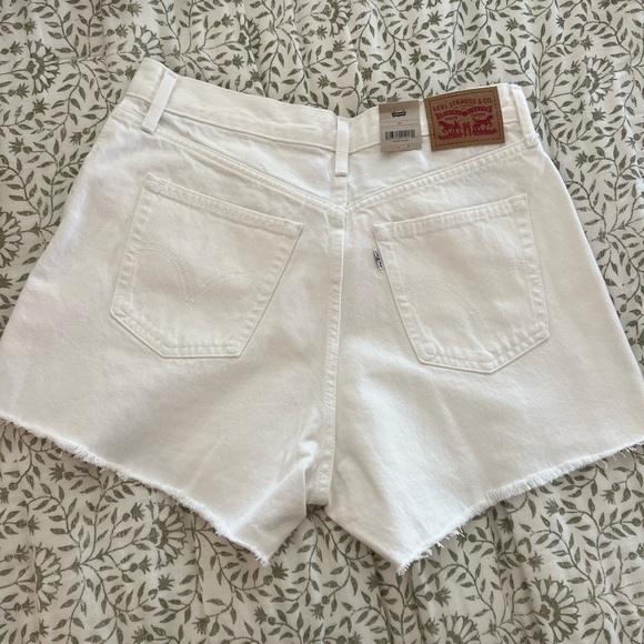 Levi’s high rise mom shorts - Picture 5 of 6